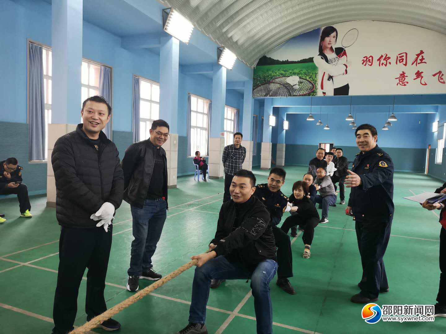 市交通执法支队开展全民健身拔河比赛(图2)