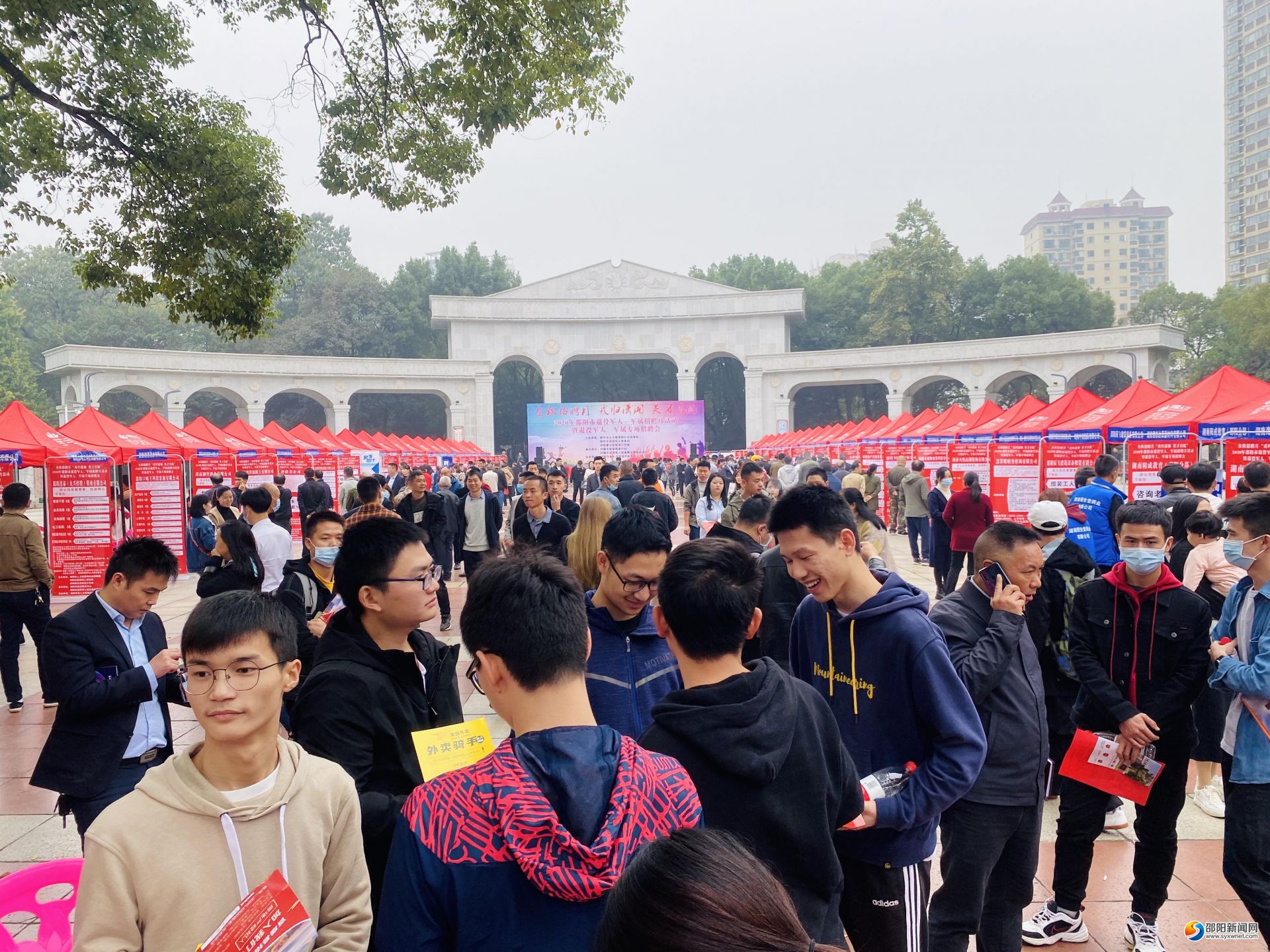 邵阳举办退役军人专场招聘会 提供岗位近3000个(图2)