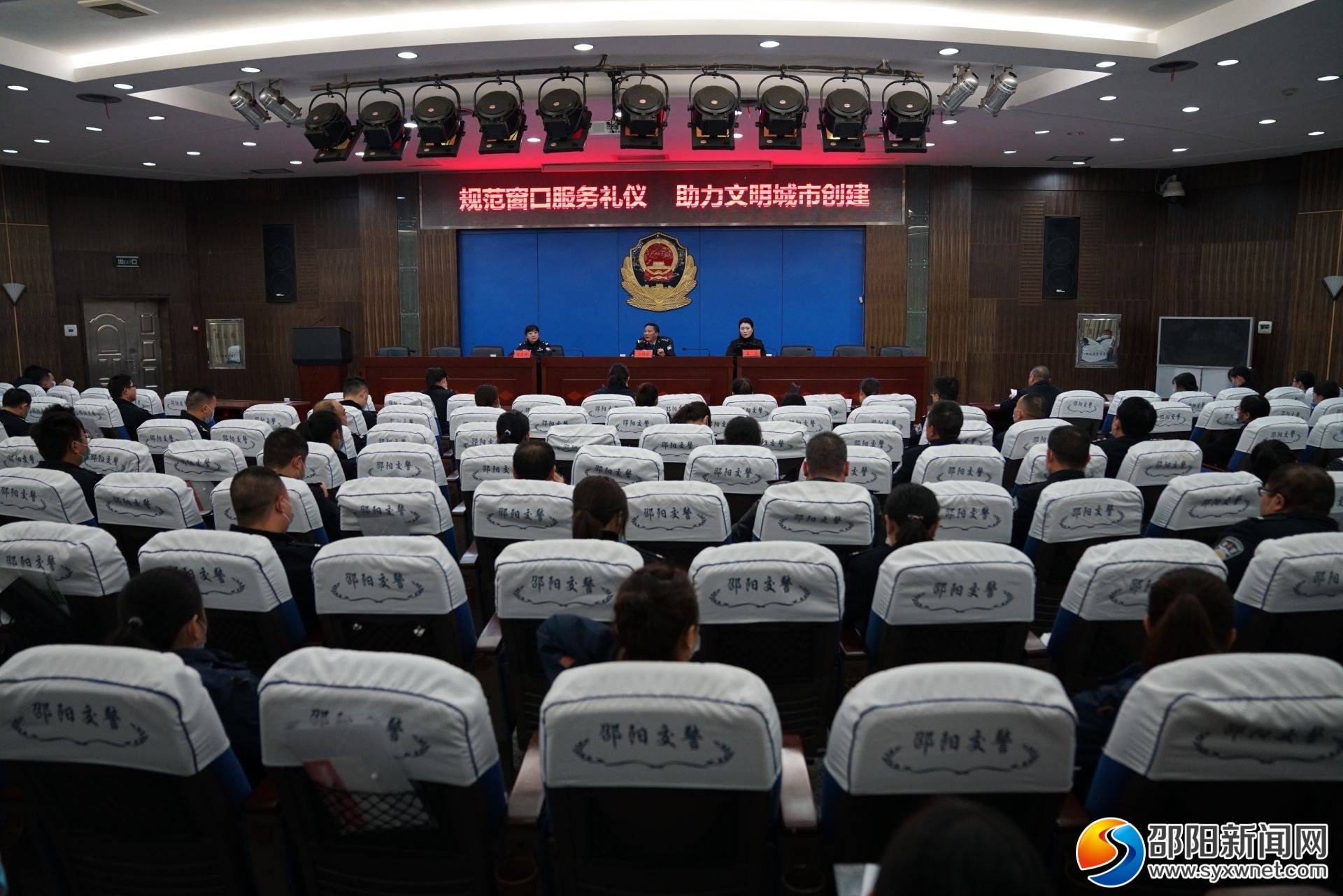 邵阳交警提升“软实力”助力文明城市创建(图1)