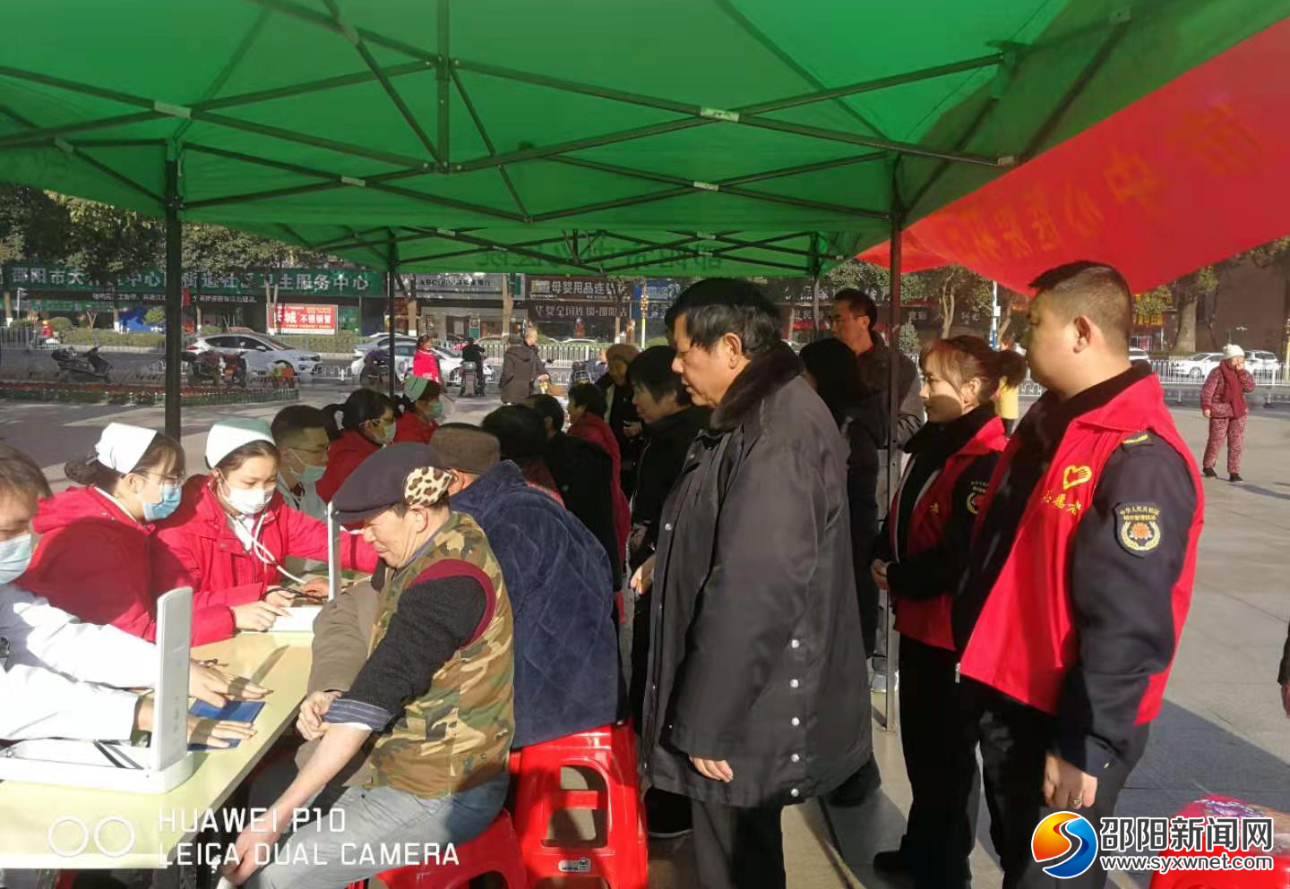 市城管局联合市中心医院开展志愿服务活动(图1)