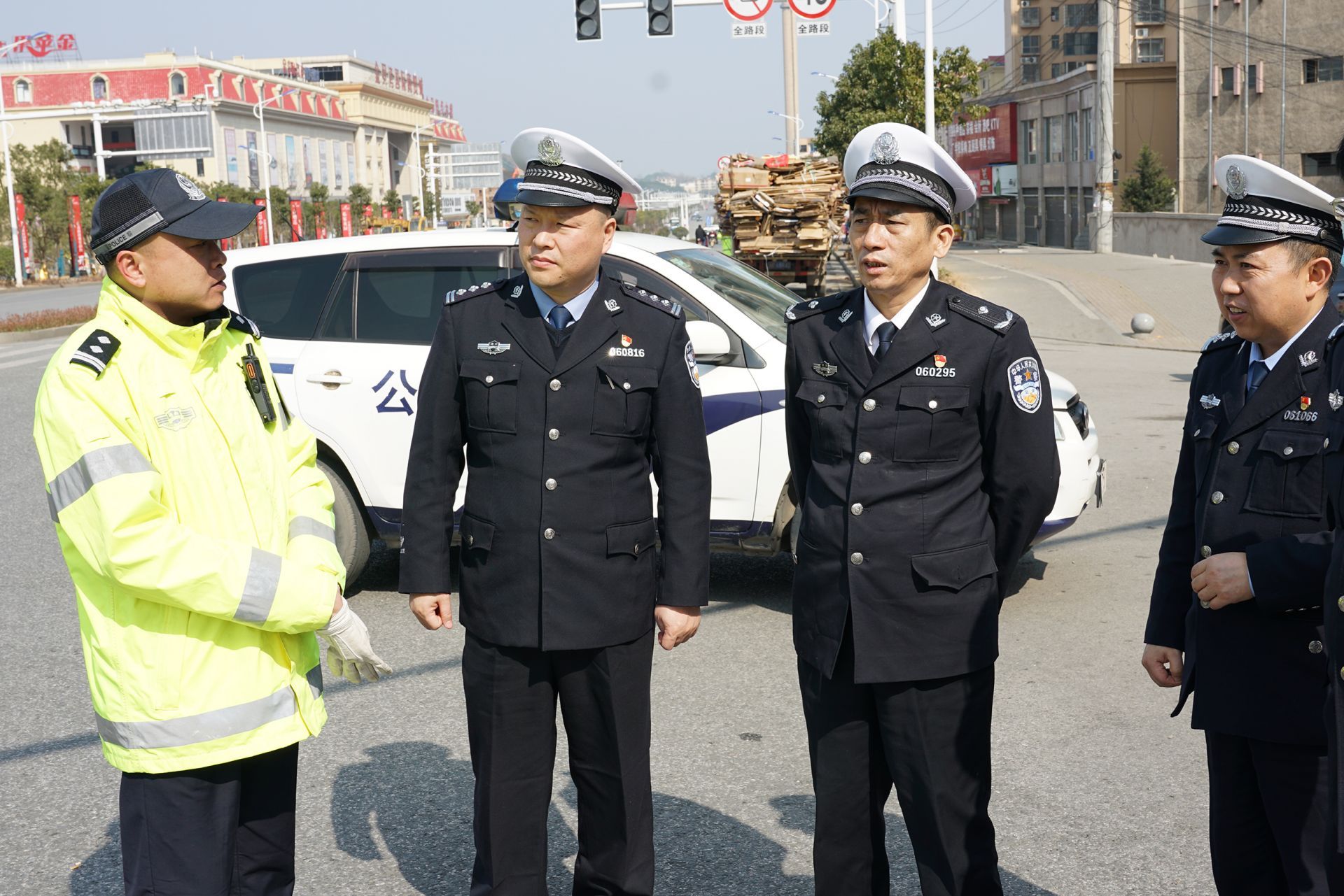 邵阳交警全警上路 全面夯实春运工作(图1)