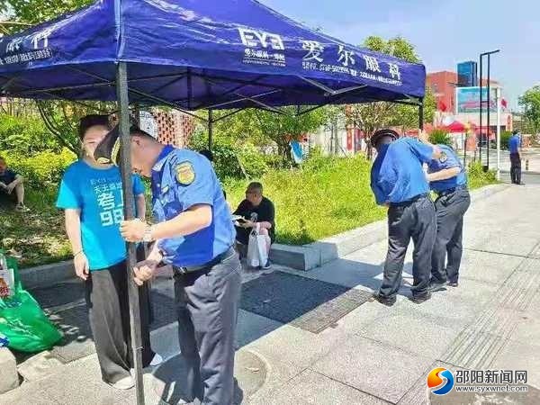 邵阳城管全力开展高考期间护航保障工作(图1)