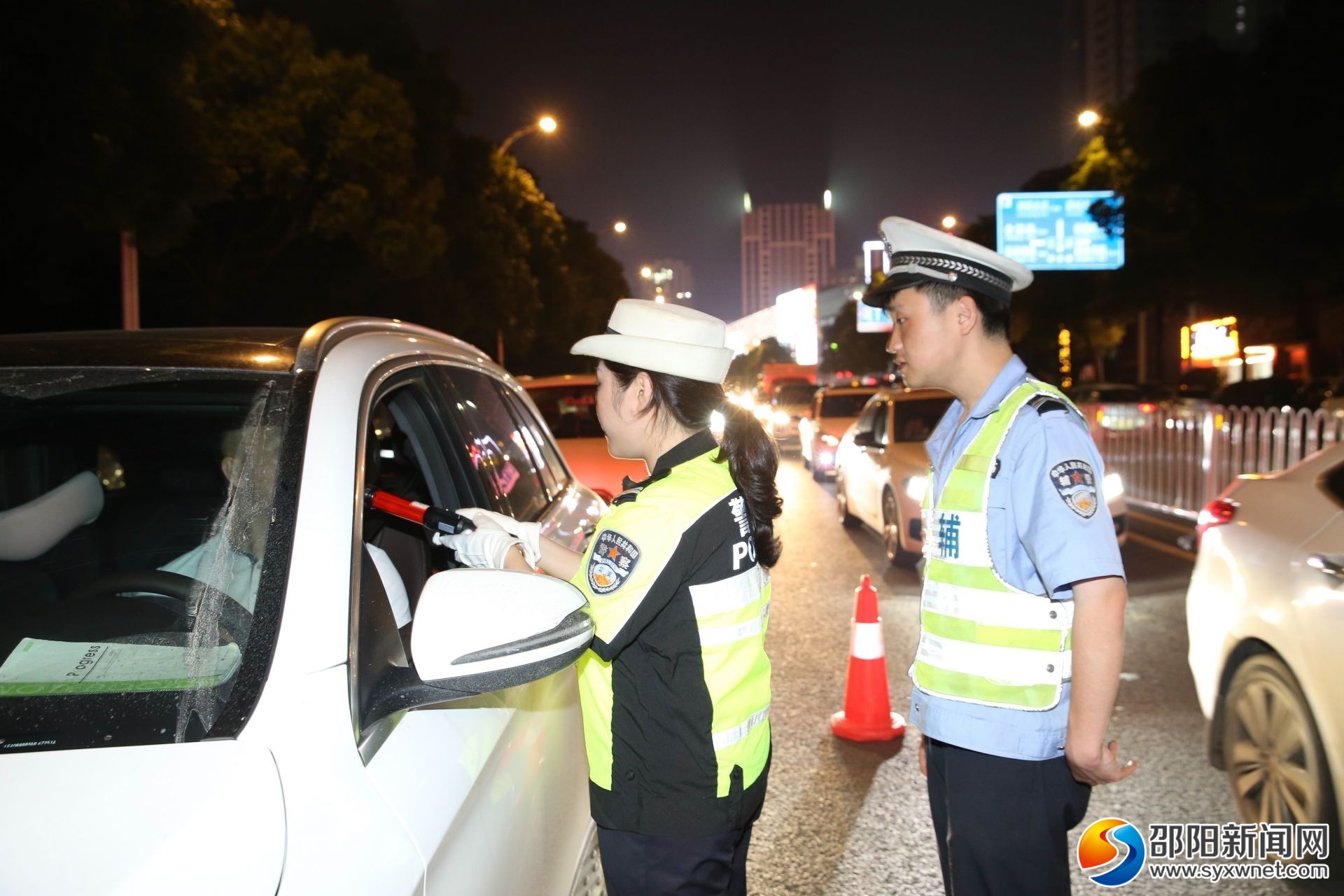邵阳交警：全警上路开展夜间清查行动(图1)