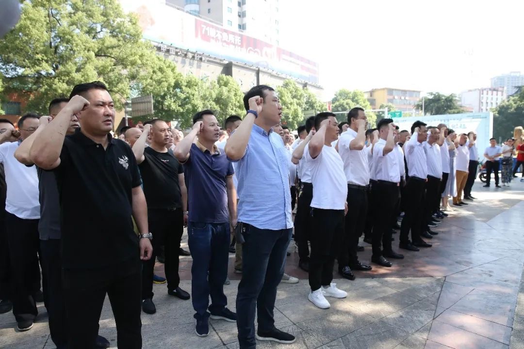 邵阳公职人员集中宣誓 争当文明驾车模范(图2)
