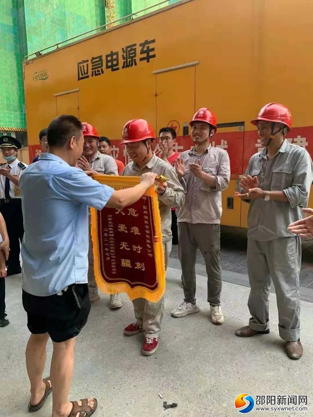 邵阳救援队奔赴河南后，这一幕幕让人泪奔......(图17)