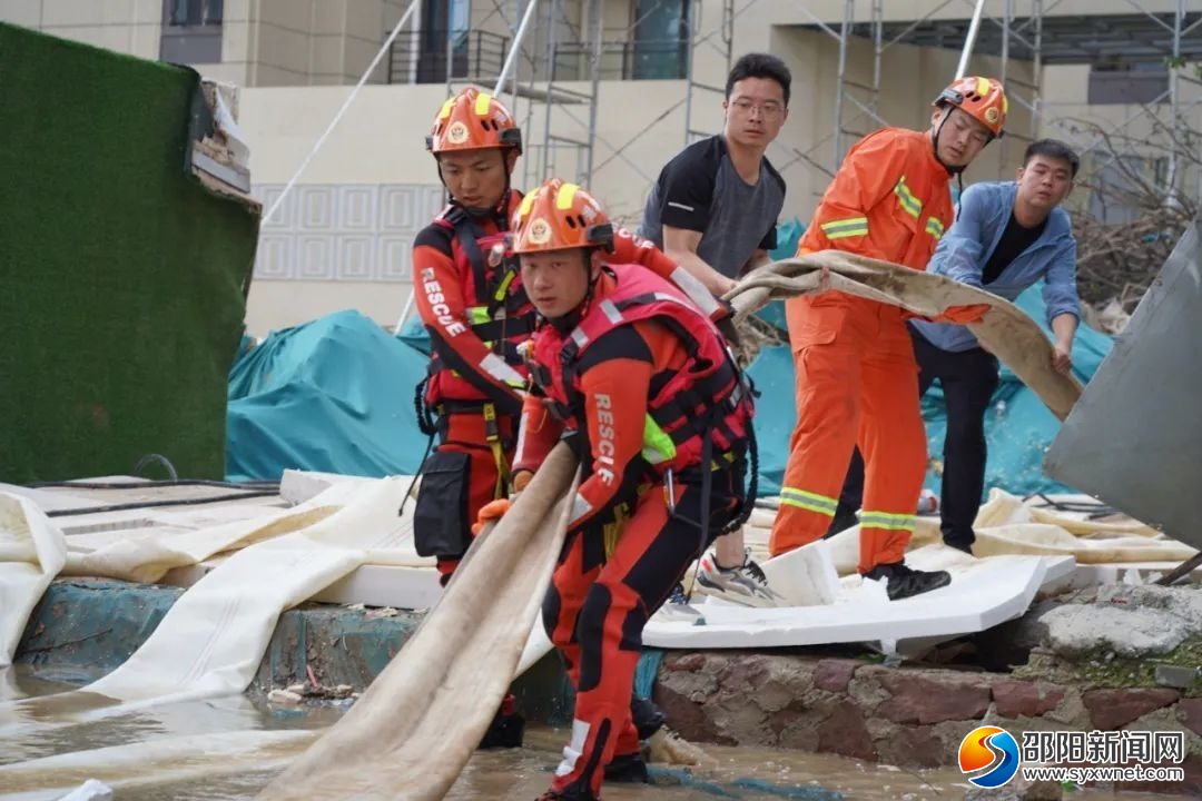 邵阳救援队奔赴河南后，这一幕幕让人泪奔......(图18)