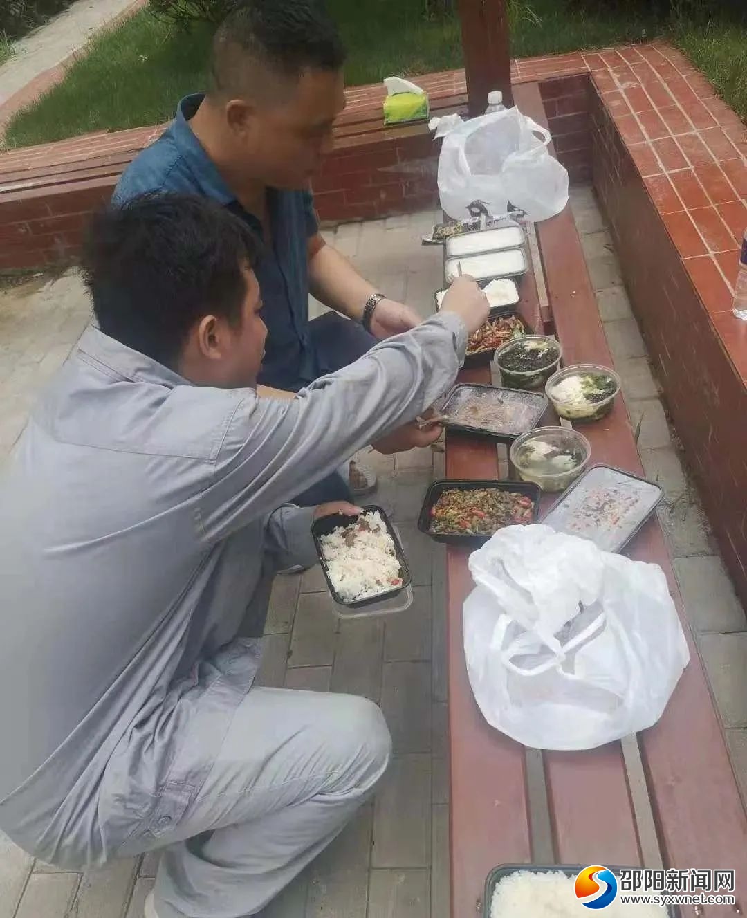 邵阳救援队奔赴河南后，这一幕幕让人泪奔......(图8)