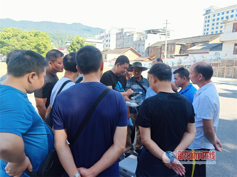 邵阳市森林资源监测中心科技送苗乡助乡村振兴(图1)