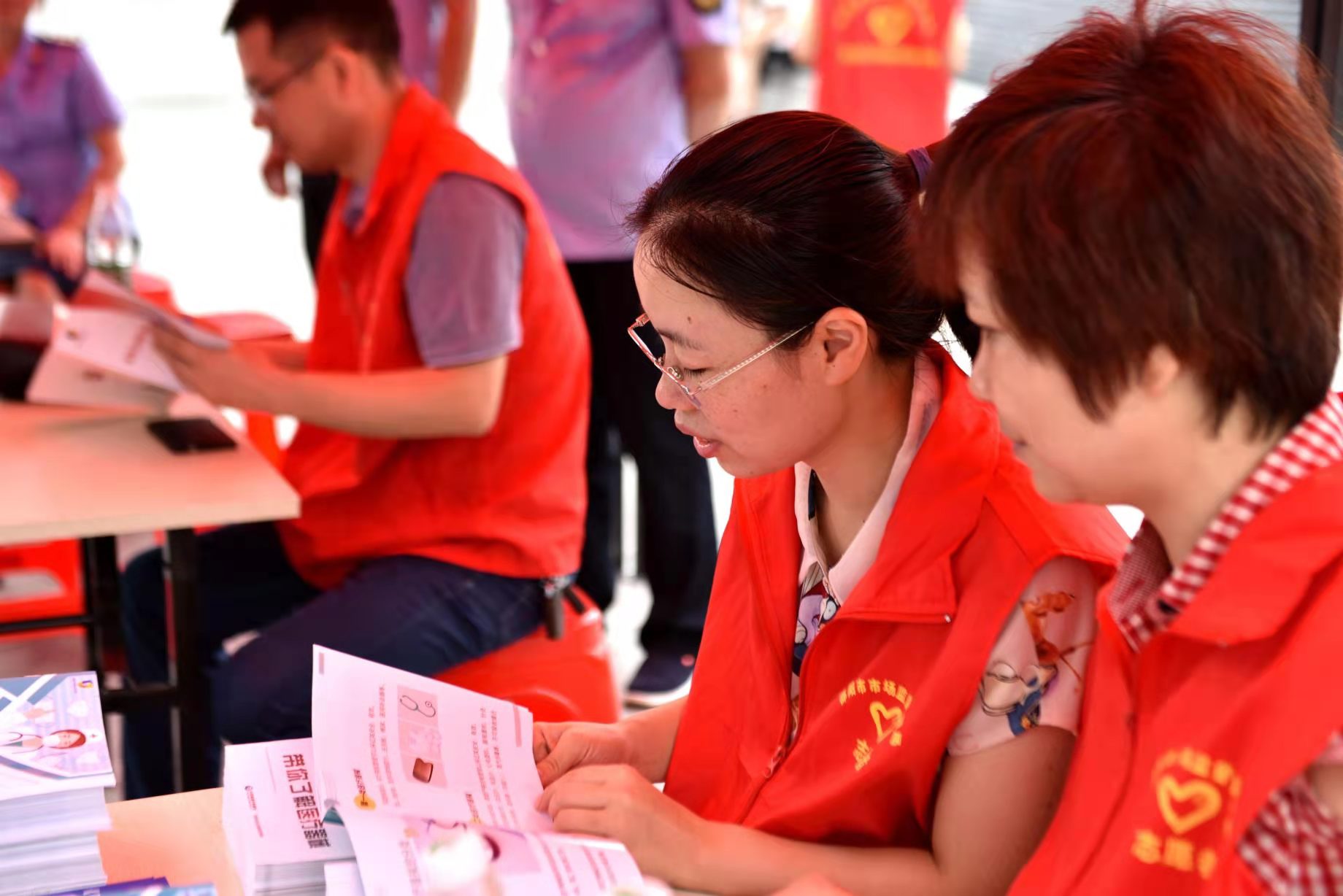 邵阳市市场监管局开展医疗器械安全宣传周活动(图2)