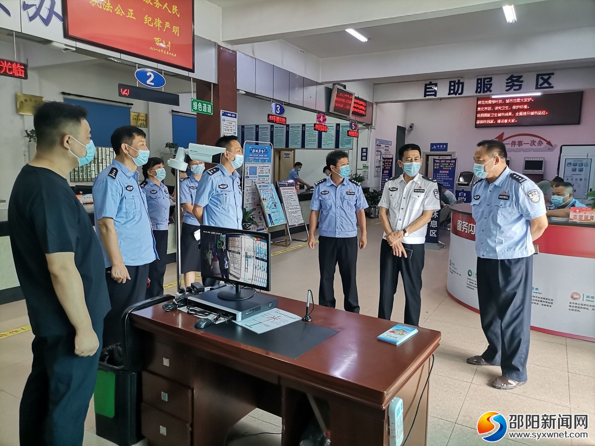 邵阳交警指导基层抓实抓细疫情防控工作(图1)