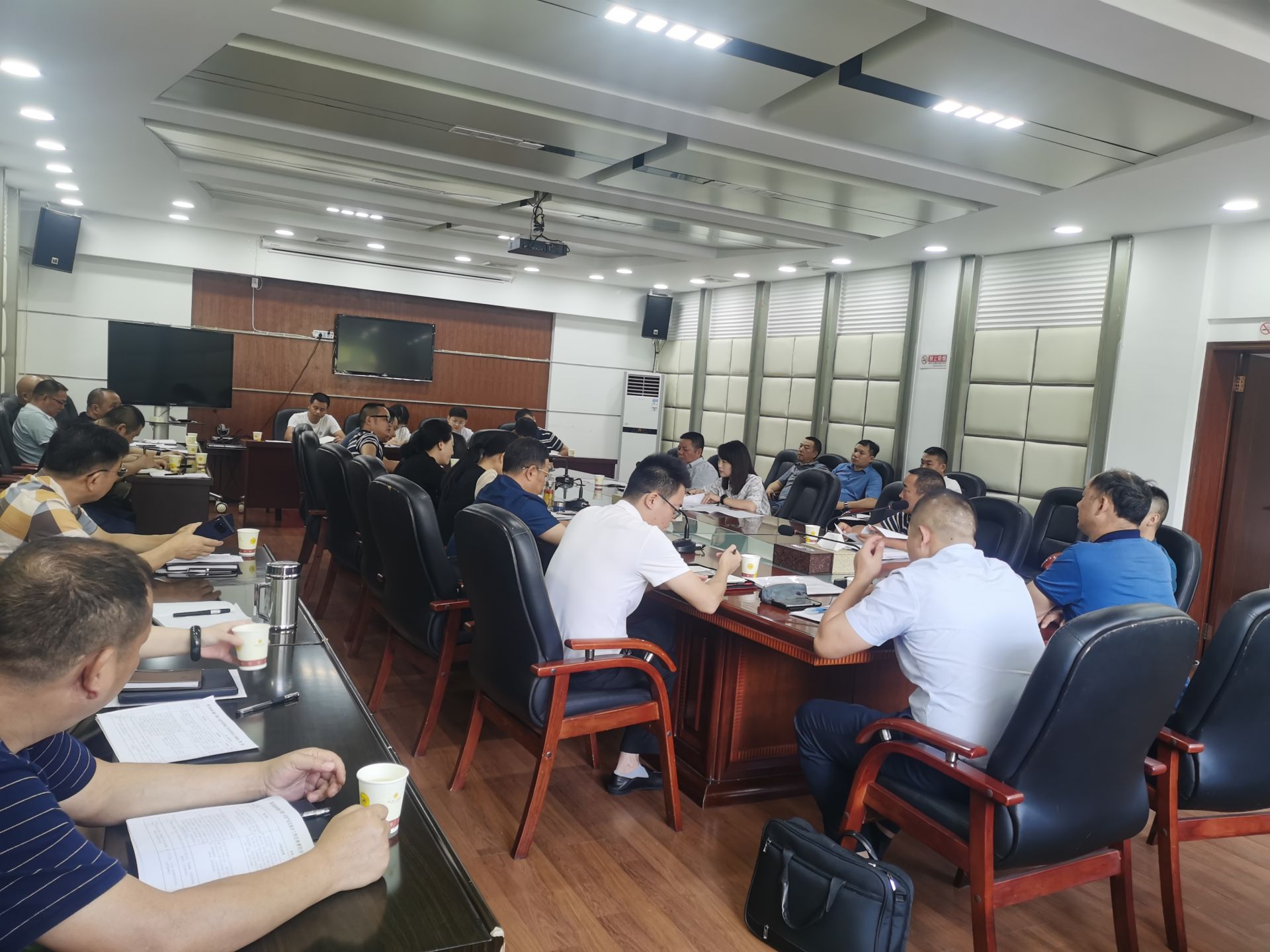 邵阳市商务局召开首届湖南东盟投资贸易洽谈会会务安排暨商务系统创文工作调度会(图1)