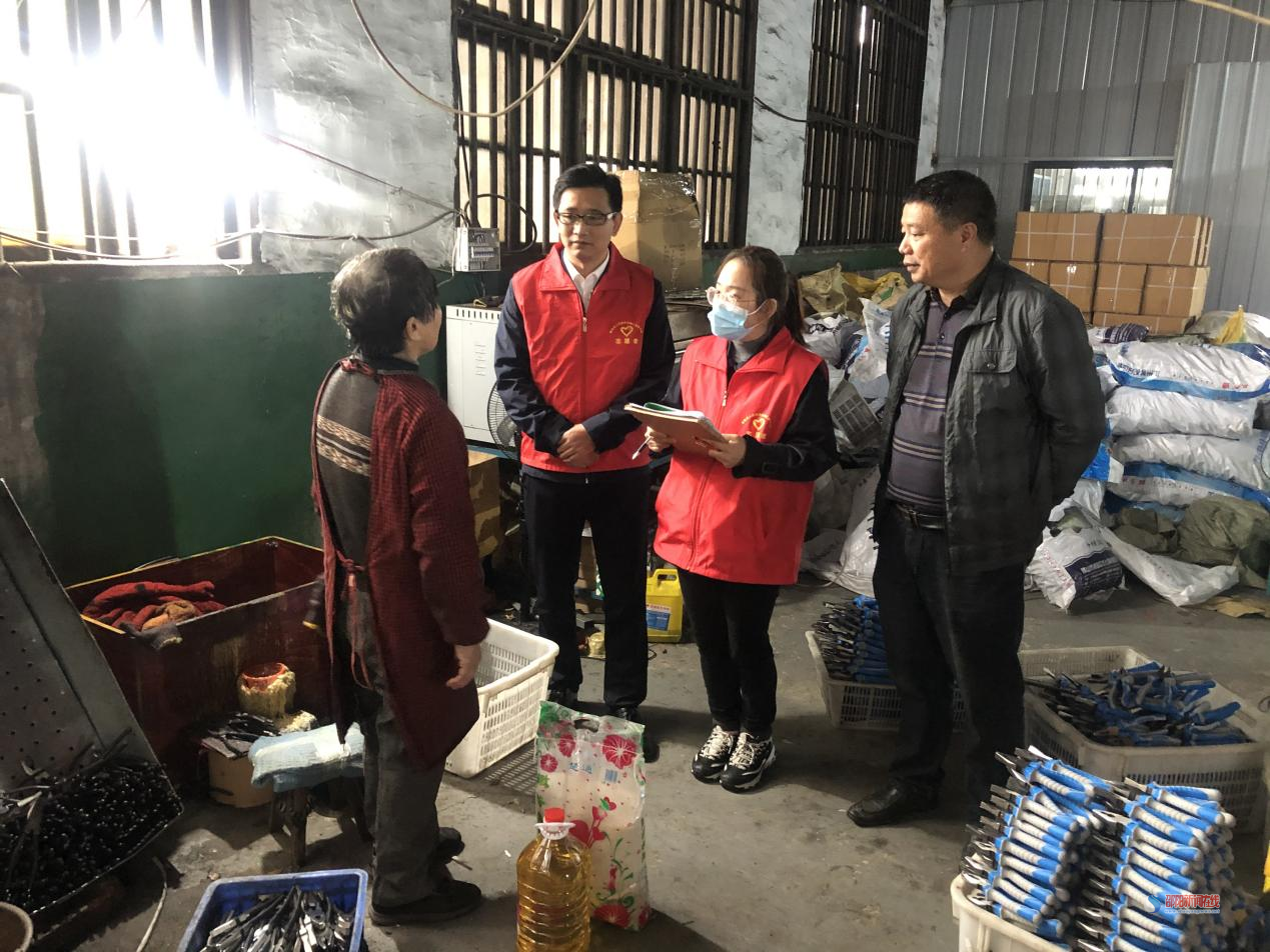 结对联系防返贫，走访慰问暖民心——邵阳市妇联、邵阳市政府金融办到青山村开展走访慰问活动(图1)