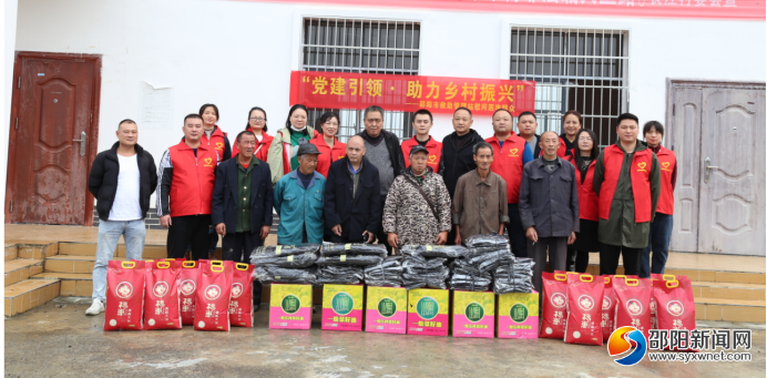 邵阳市救助管理站开展慰问困难群众活动(图1)