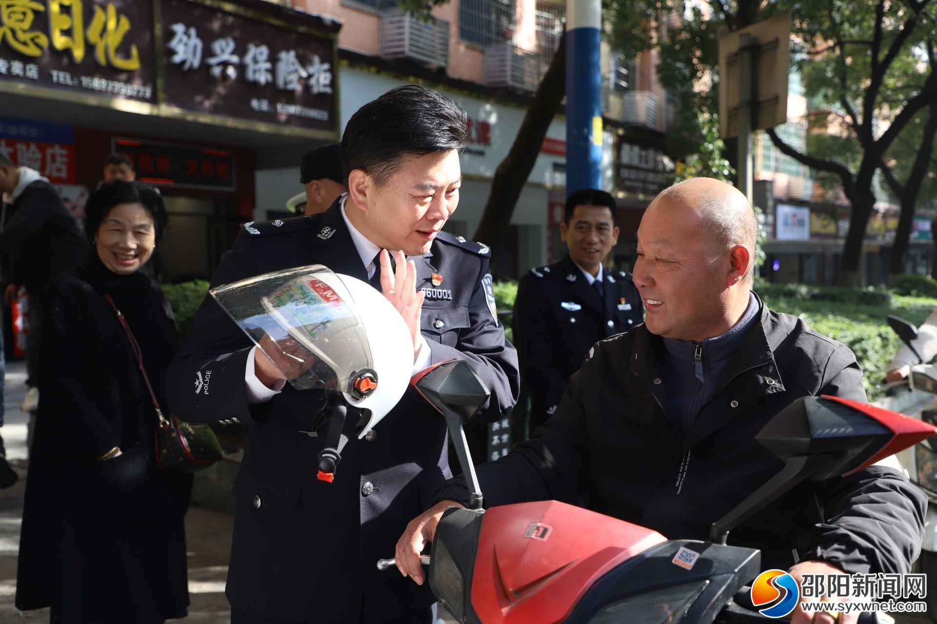 2021年邵阳市“国际志愿者日”暨“文明交通·绿色出行”志愿服务活动启动(图4)