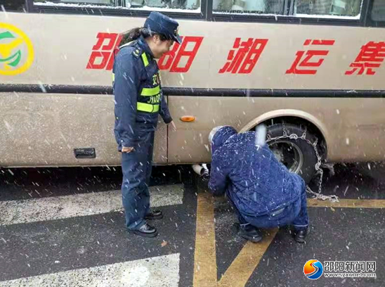 组图|铲冰除雪保畅 邵阳交通人始终坚守在一线(图11)