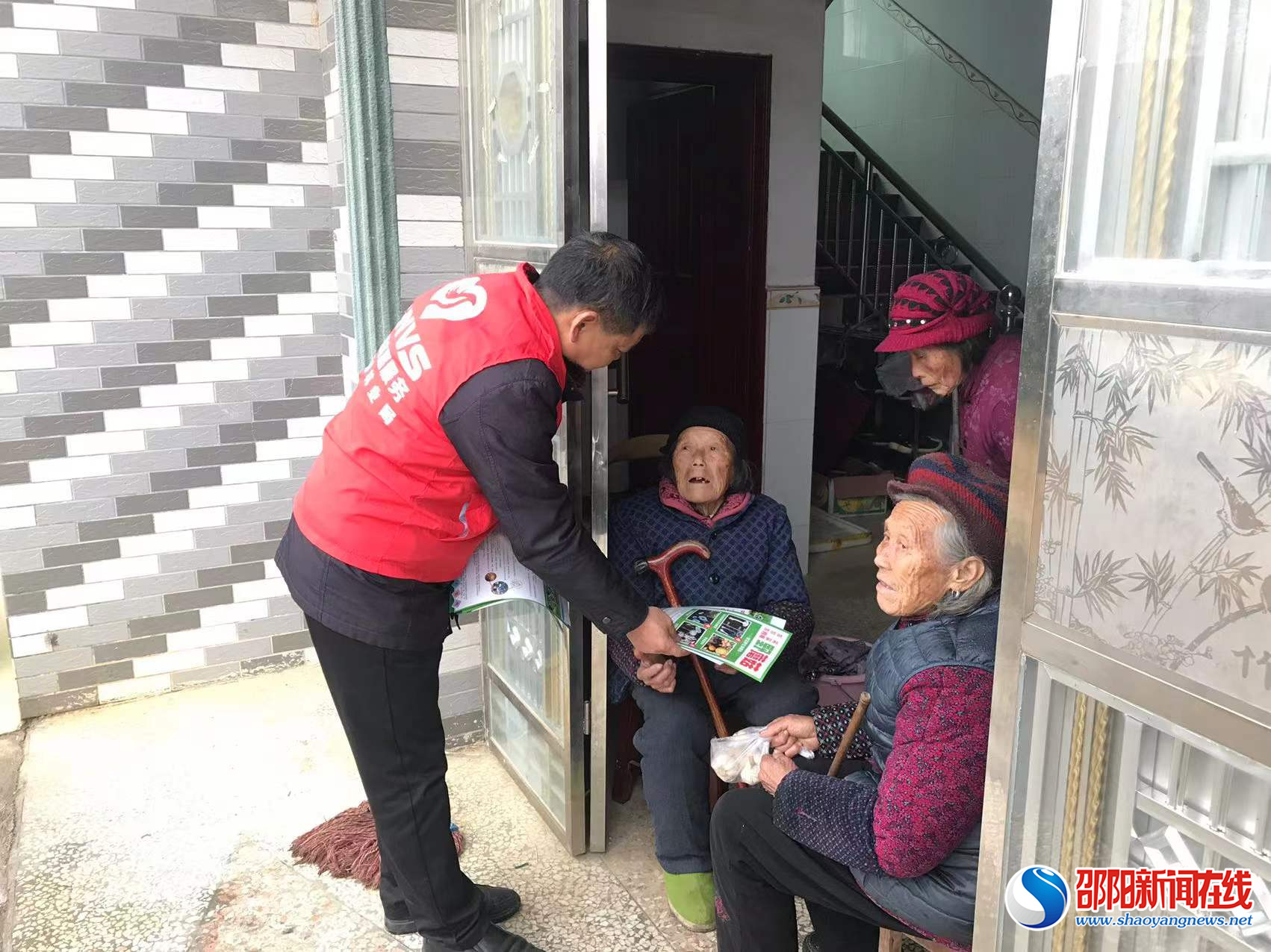 邵阳市林业局开展元旦春节“送法下乡”活动(图3)