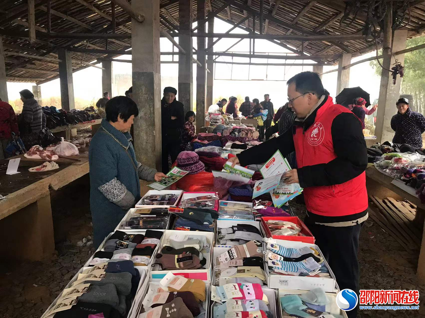 邵阳市林业局开展元旦春节“送法下乡”活动(图2)