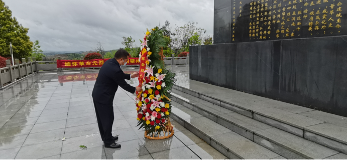 邵阳市举行“2022·奋进·清明祭英烈”活动(图2)