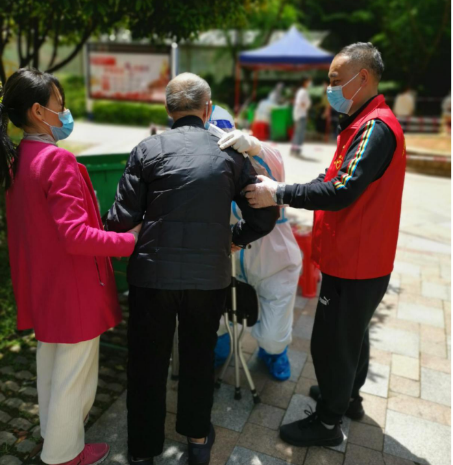 “疫”不容辞，志愿有我——邵阳市退役军人事务局党员志愿者下沉社区一线助力抗疫(图2)