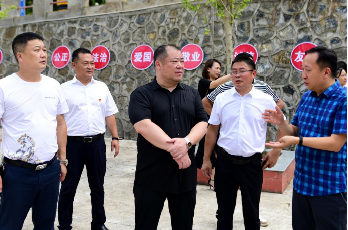 何育新到武冈、新宁调研市场监管工作时强调：突出抓好六个重点 推动市场监管事业高质量发展(图1)