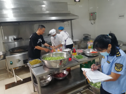 邵阳市市场监督管理局开展秋季校园食品安全检查(图1)