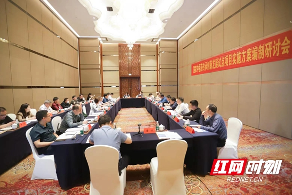 省级领导专家团队一行来邵调研指导国家中医药传承创新发展工作(图1)