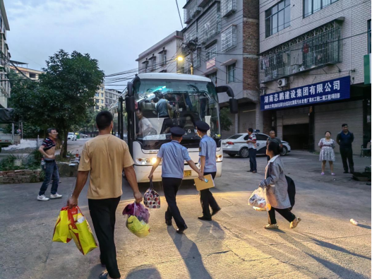 邵阳市交通执法支队：温情执法助旅客顺利返程(图2)