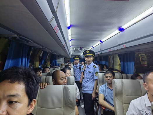 邵阳市交通执法支队：温情执法助旅客顺利返程(图1)