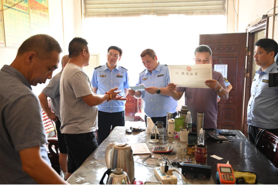 强主业 铸铁军 打好优化发展环境持久战——邵阳市市场监管综合行政执法支队“四个坚持”助力打好优化发展环境持久战(图1)