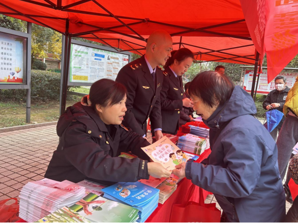 邵阳市市场监督管理局开展消费维权进社区活动(图2)