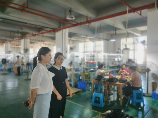 邵阳市医保局下沉联点企业一线为夏季安全生产护航(图2)