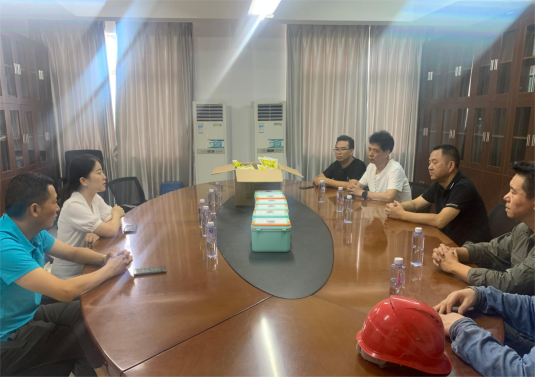 邵阳市医保局下沉联点企业一线为夏季安全生产护航(图1)