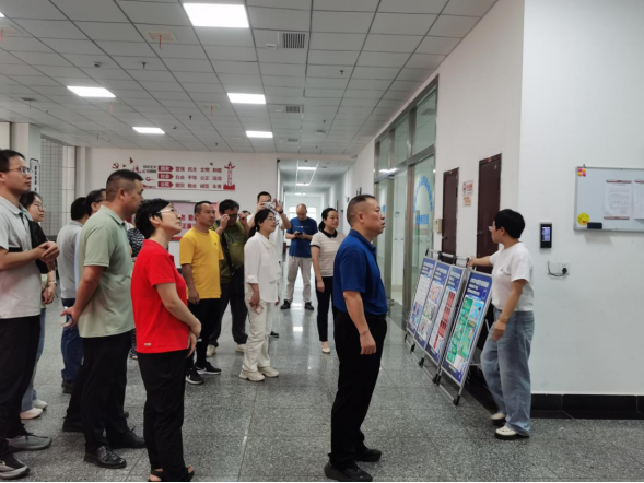 “零距离”接触药品检验 邵阳市市场监管局举办“药品检验公众开放日”活动(图1)