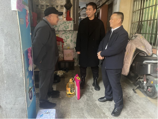 邵阳市医保局开展“喜迎元旦送温暖 欢庆新年焕新颜”志愿服务活动(图1)