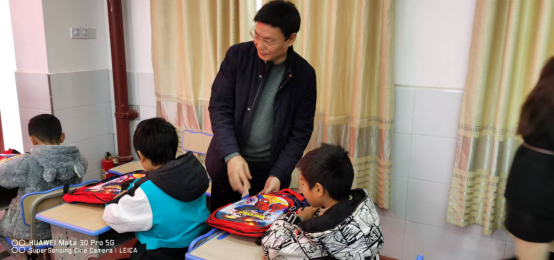 公益助学 情暖童心——邵阳市市场监管局开展对困境、留守儿童学习用品捐赠活动(图3)