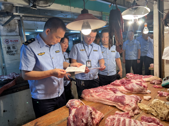 “清晨行动”筑牢“菜篮子”安全——邵阳市市场监管局突击检查守护民生舌尖(图1)