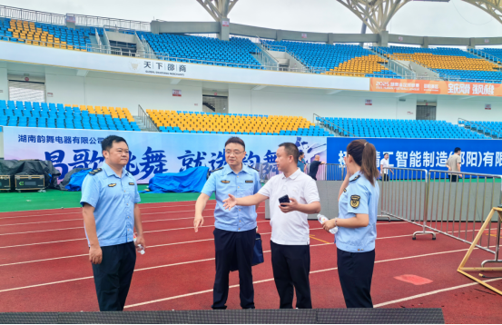 邵阳市市场监管局精准护航“湘超”赛事  严把场馆广告内容“合规关”(图1)