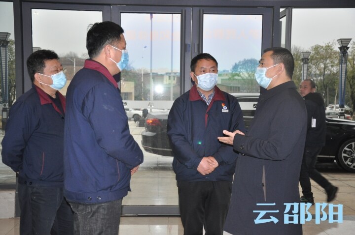汤立斌走访慰问见义勇为人员和劳动模范以及困难职工_邵阳头条网