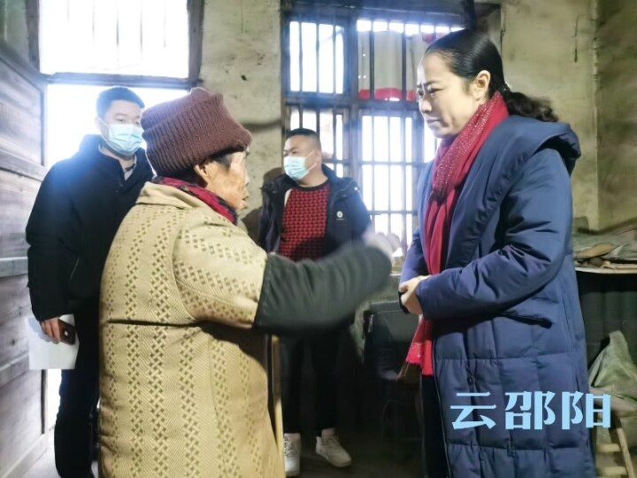 仇珂静走访慰问困难群众_邵阳头条网