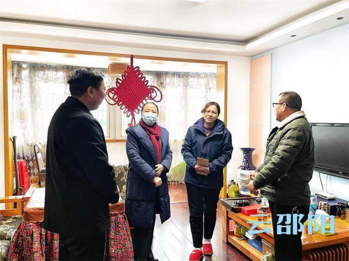 仇珂静走访慰问烈士家属等群众_邵阳头条网