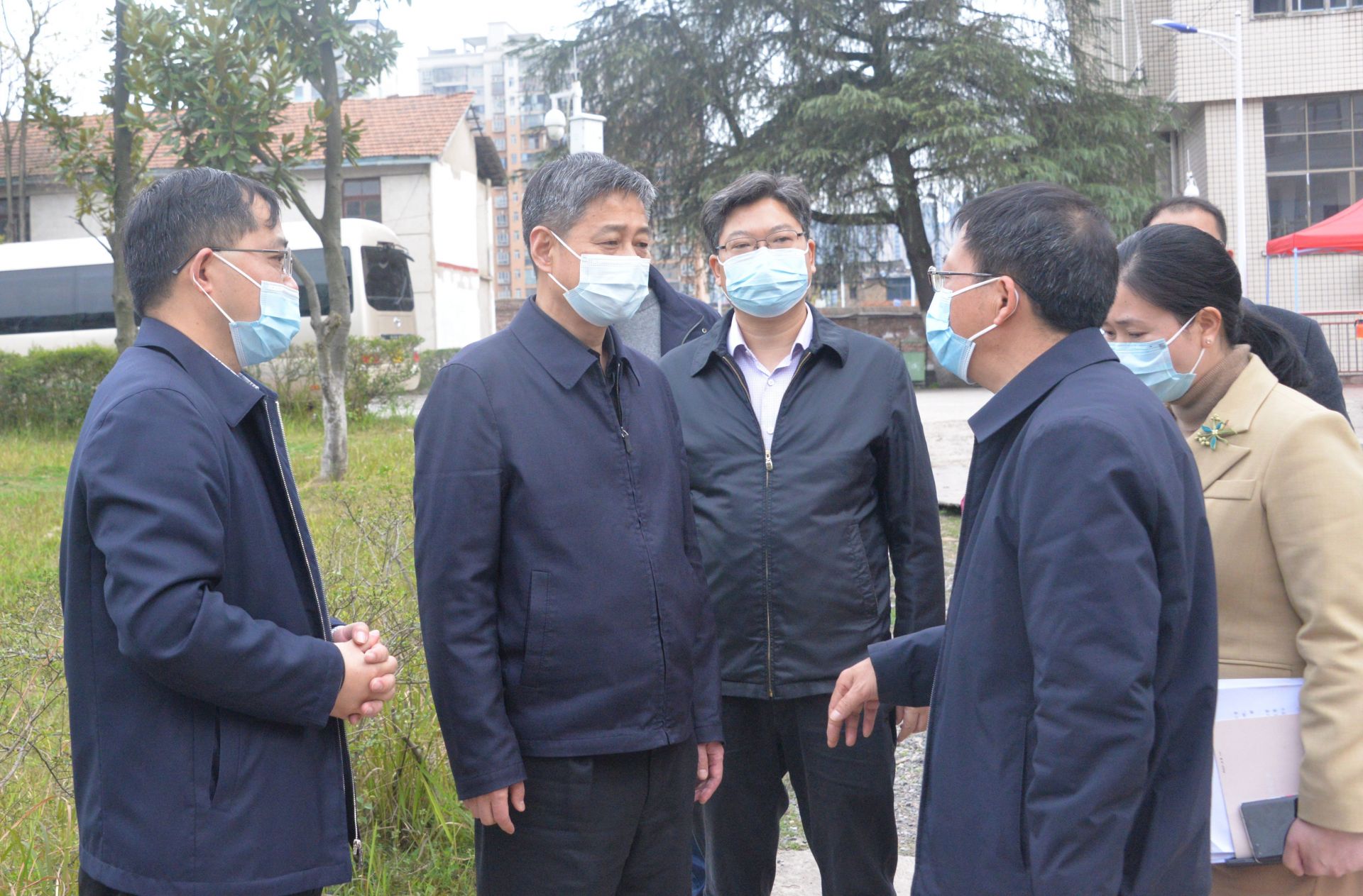 ​严华在北塔区暗访检查疫情防控工作_邵阳头条网