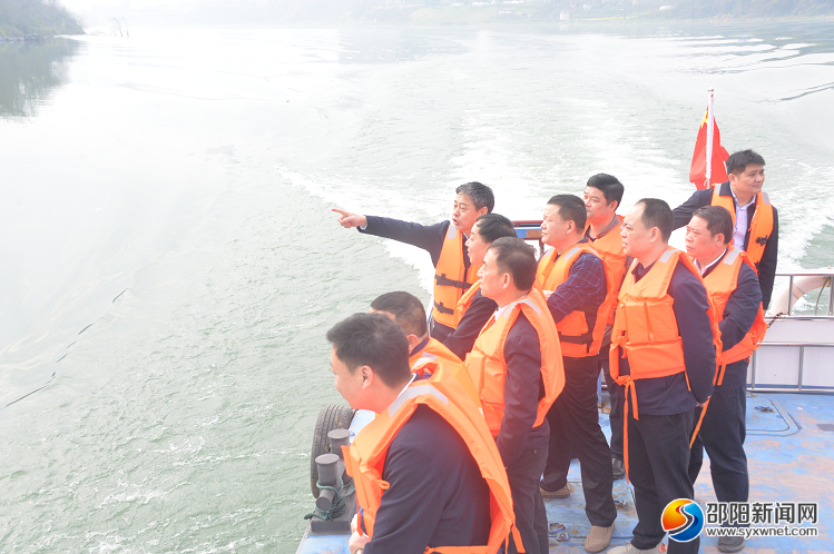 严华在资江巡河：全力抓好河湖管理保护 共同守护好一江碧水_邵阳头条网