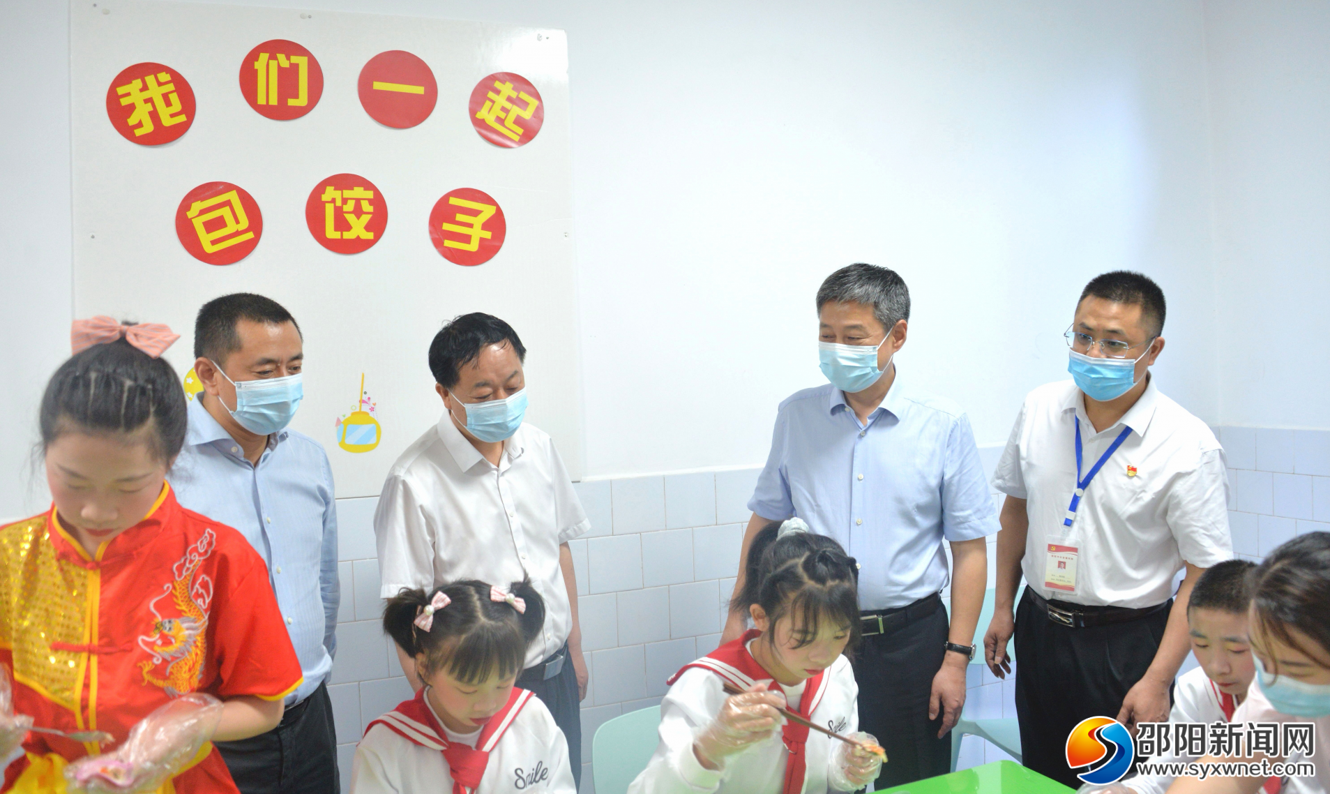 严华汤立斌走访慰问少年儿童 祝邵阳市小朋友们节日快乐健康成长_邵阳头条网