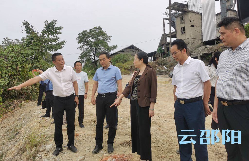 仇珂静到蓼水高沙镇河段巡河_邵阳头条网