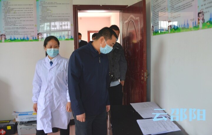汤立斌在市区督查学校疫情防控工作_邵阳头条网