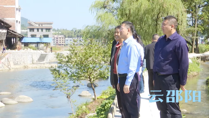 龚红果到隆回县调研乡村振兴驻村工作并巡河_邵阳头条网
