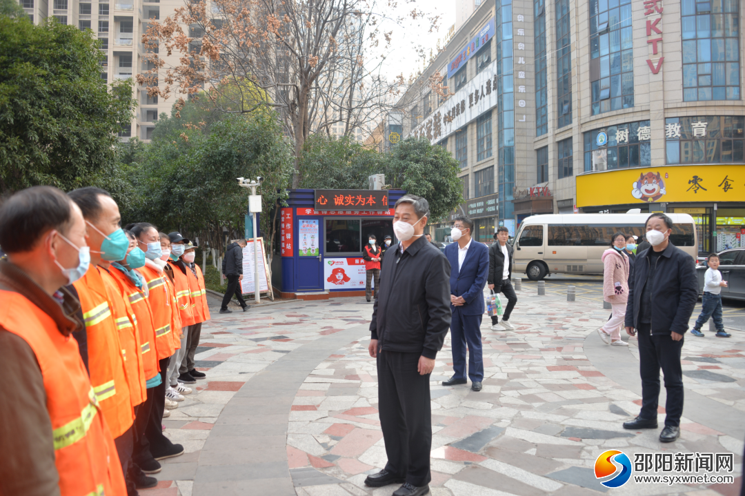 严华在邵阳市区走访慰问城管环卫和供水供气供电一线工作人员_邵阳头条网