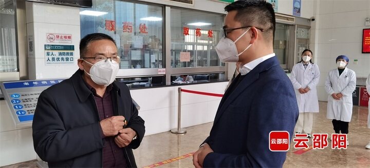 刘亚亮走访慰问医务人员、殡仪馆工作人员、困难群众_邵阳头条网