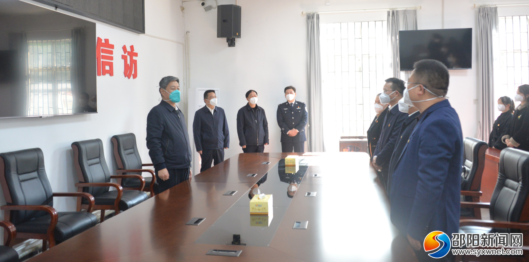 严华在邵阳市区走访慰问信访干部、医务人员和公安民警辅警_邵阳头条网