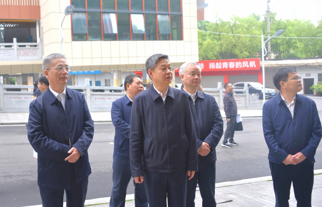 严华在邵阳市区中小学校调研教育教学、基层党建等工作_邵商网